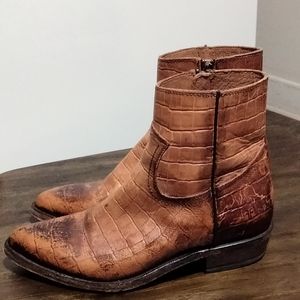 Frye Women's Billy Short Croc embossed leather western boots size 9B
